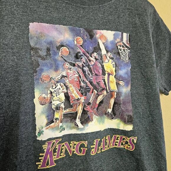 LeBron James T-shirt  - Picture 2 of 8